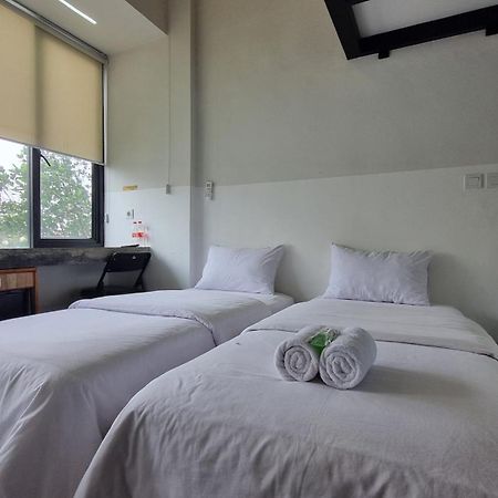 Guest House 555 Nki South Tangerang Exterior photo
